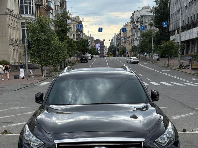 Infiniti QX70 - фото 2