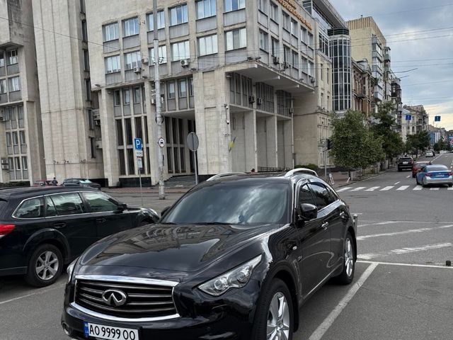 Infiniti QX70 - фото 1