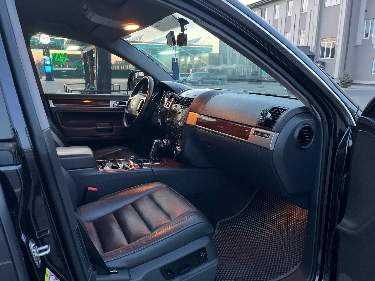 Volkswagen Touareg - фото 7