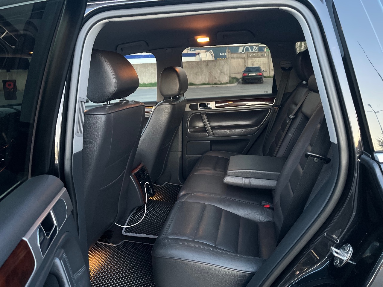 Volkswagen Touareg - фото 8