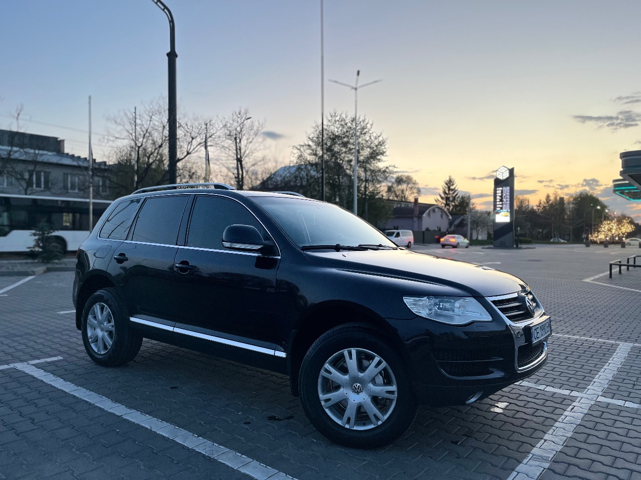 Volkswagen Touareg - фото 2