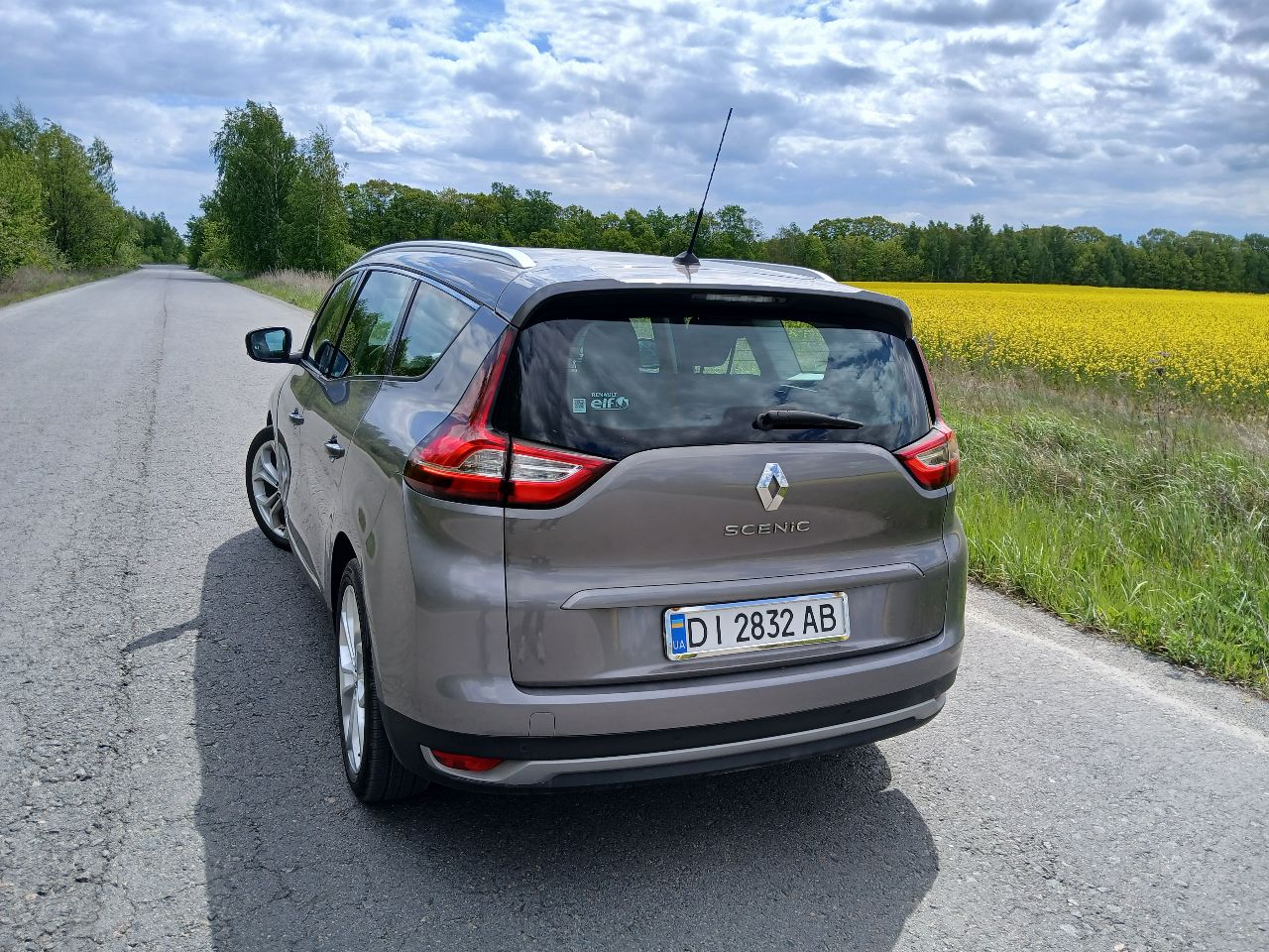 Renault Scenic - фото 9