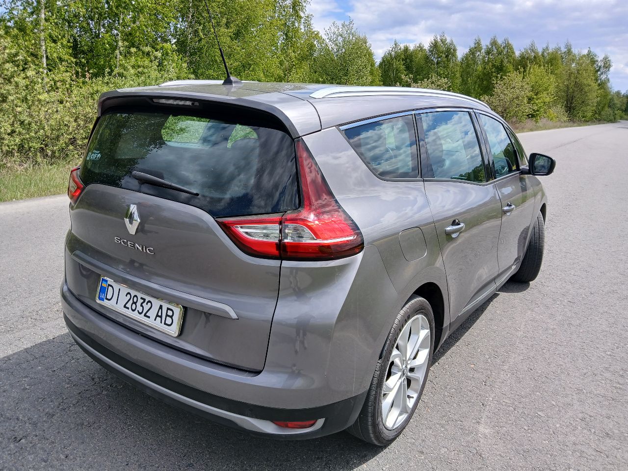 Renault Scenic - фото 8