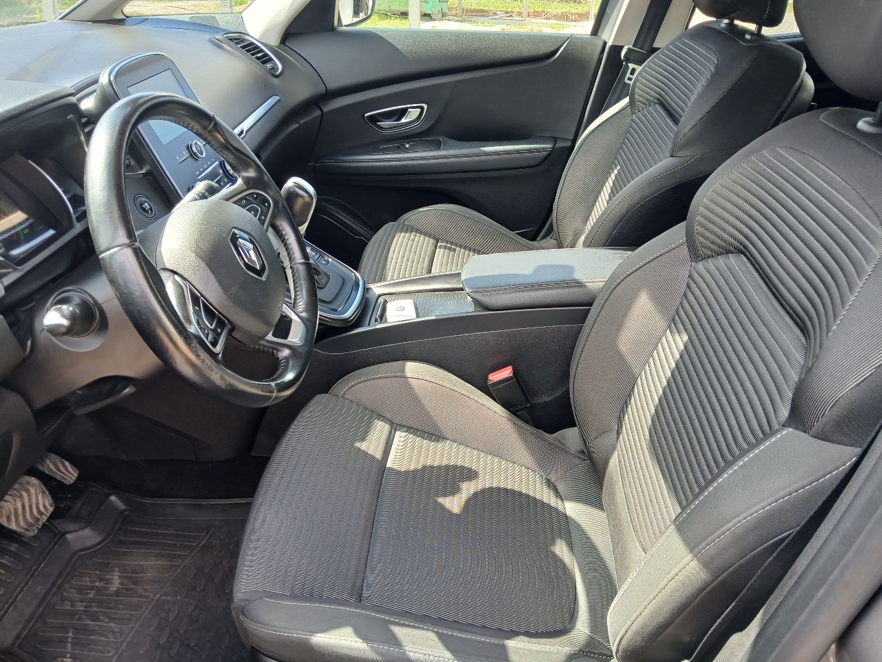 Renault Scenic - фото 6