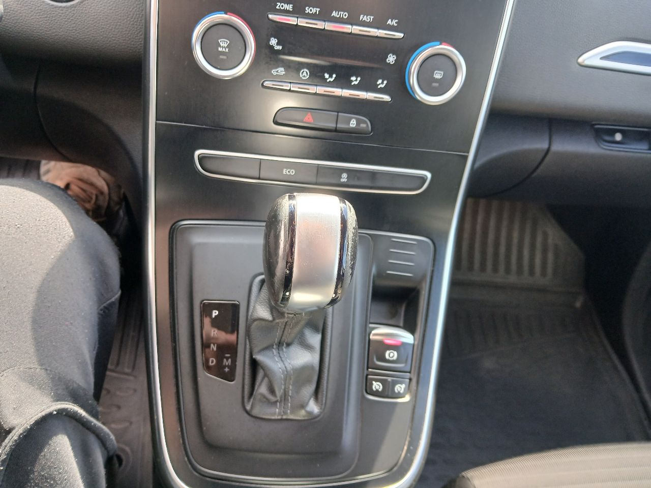 Renault Scenic - фото 17