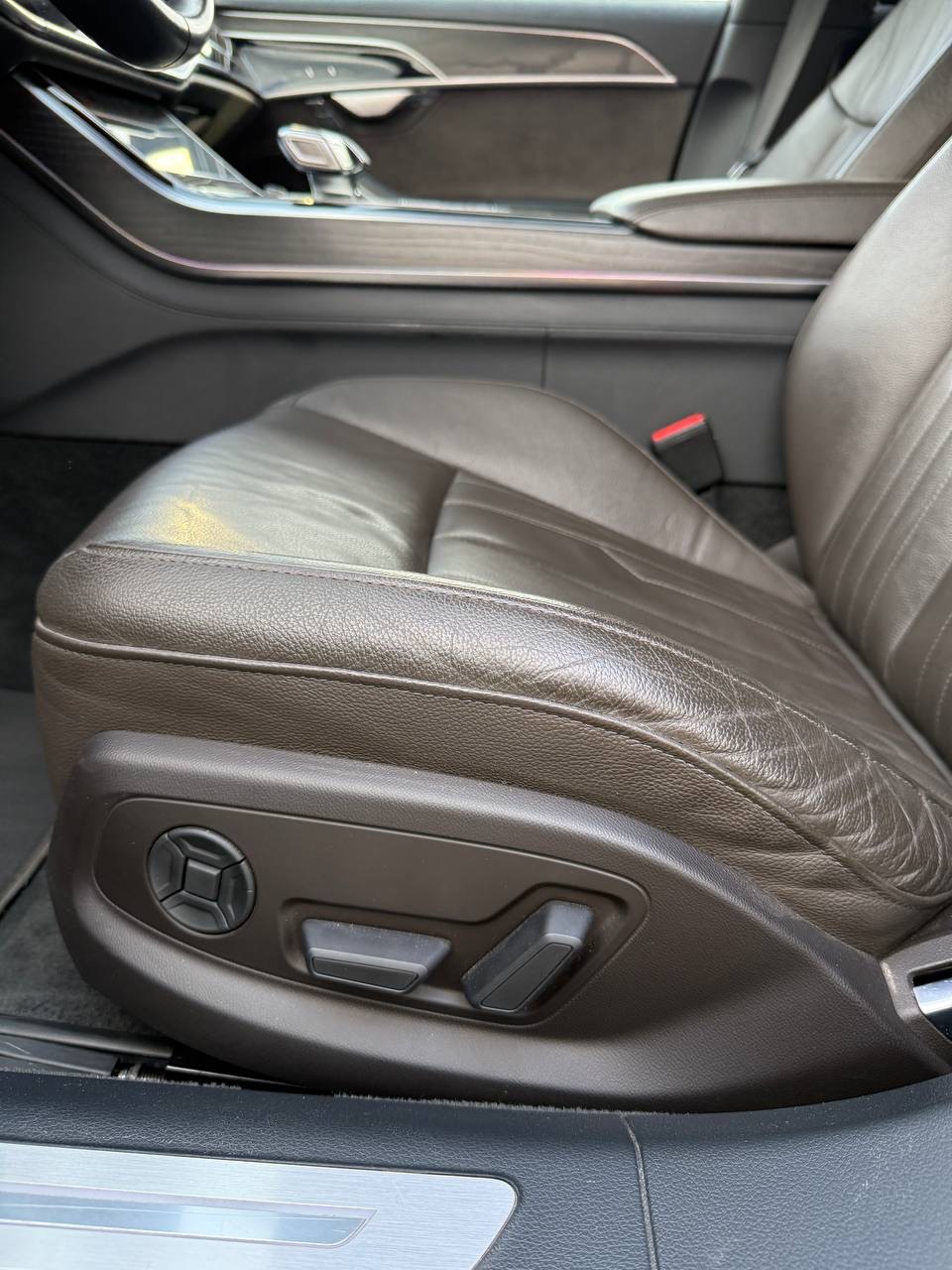 Audi A8 - фото 10