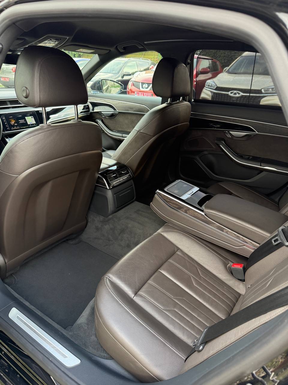 Audi A8 - фото 22