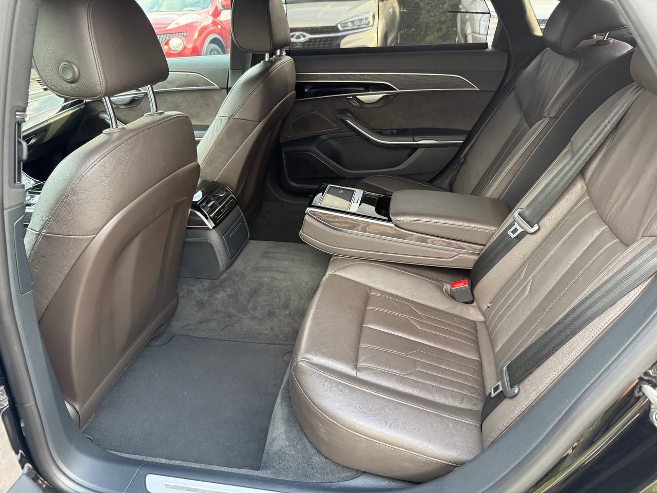 Audi A8 - фото 20