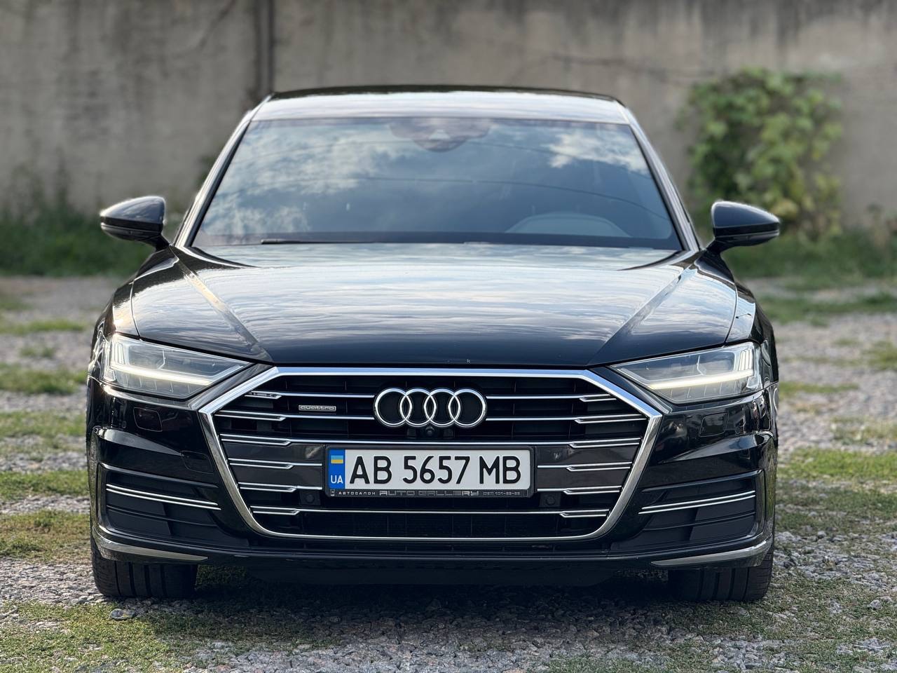 Audi A8 - фото 1