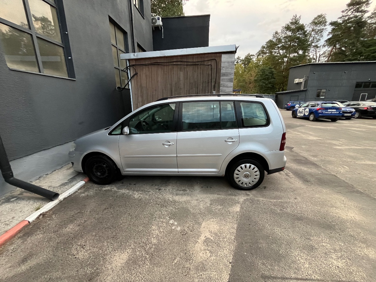 Volkswagen Touran - фото 7