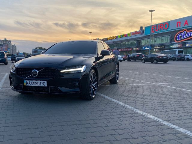 Volvo S60 - фото 1