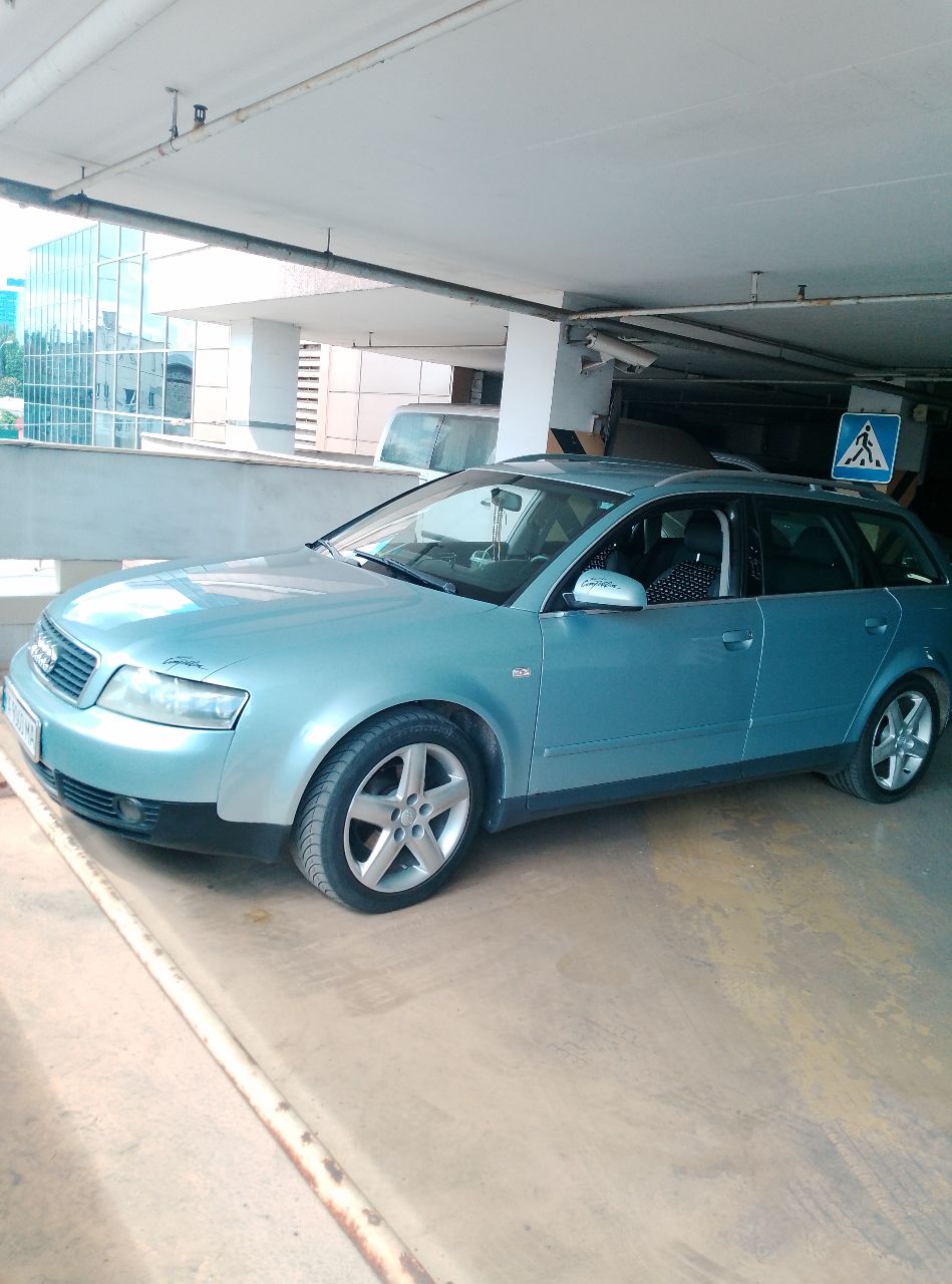 Audi A4 - фото 2