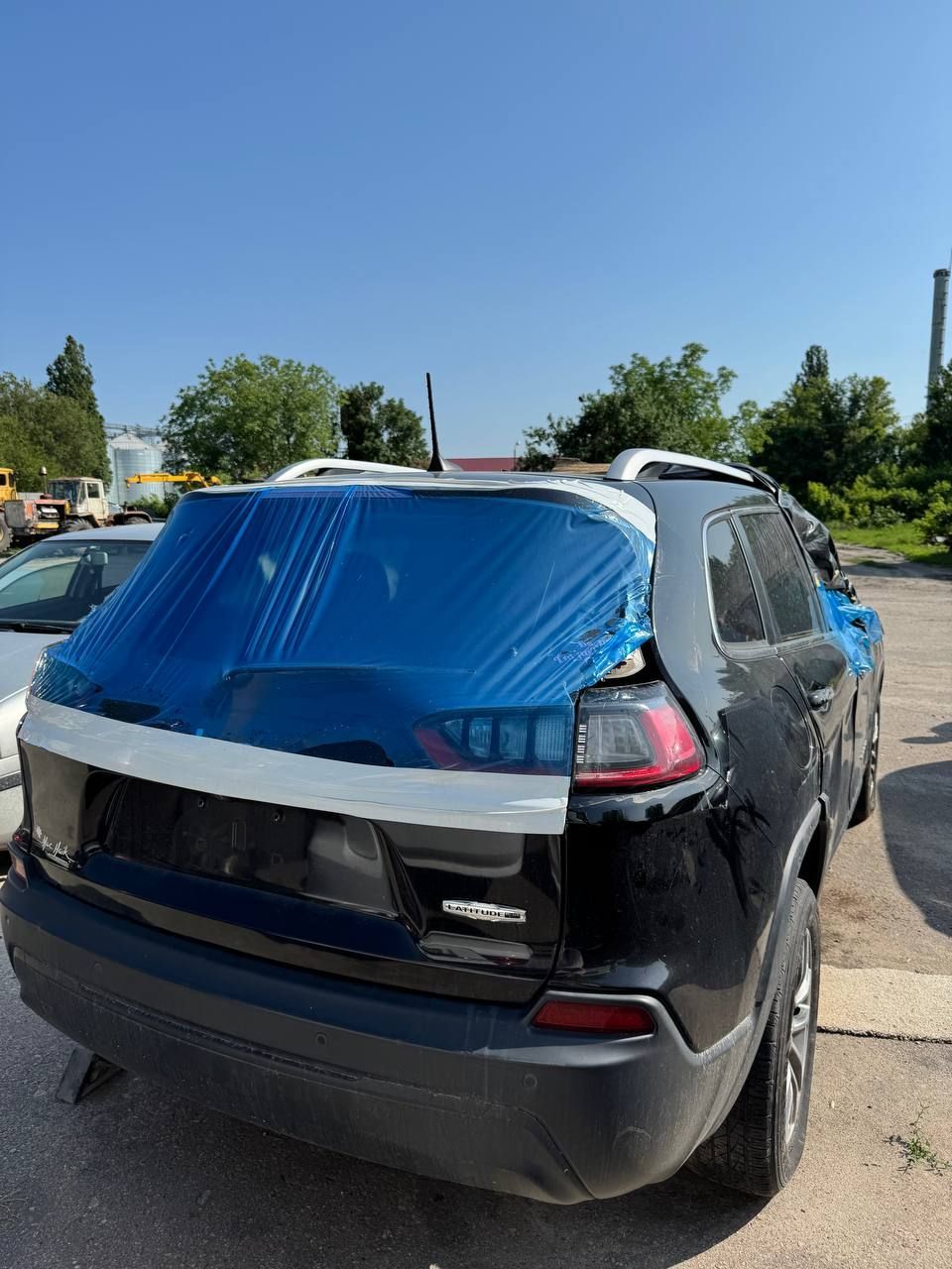 Jeep Cherokee - фото 13