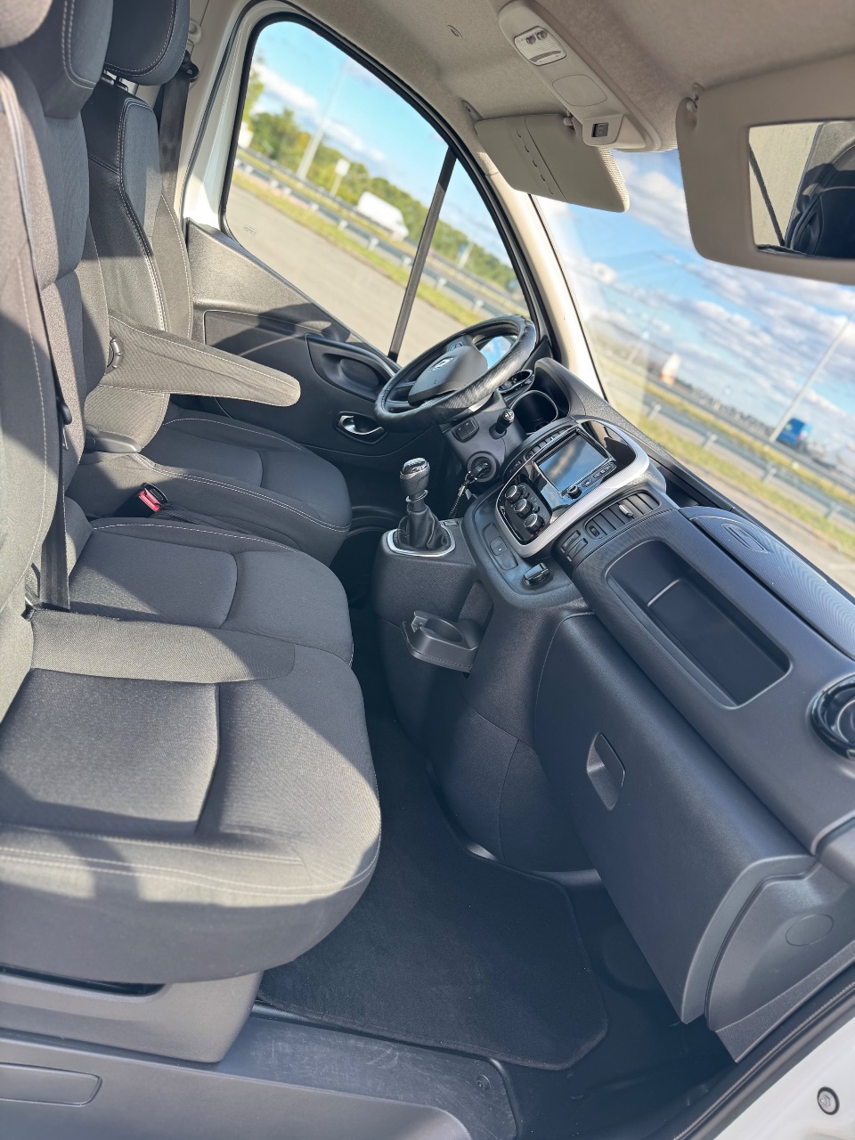 Renault Trafic - фото 11