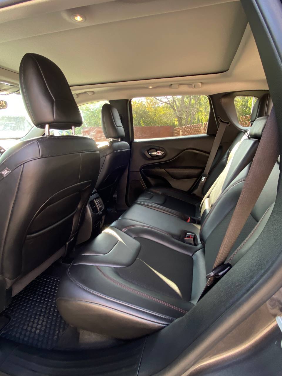 Jeep Cherokee - фото 17