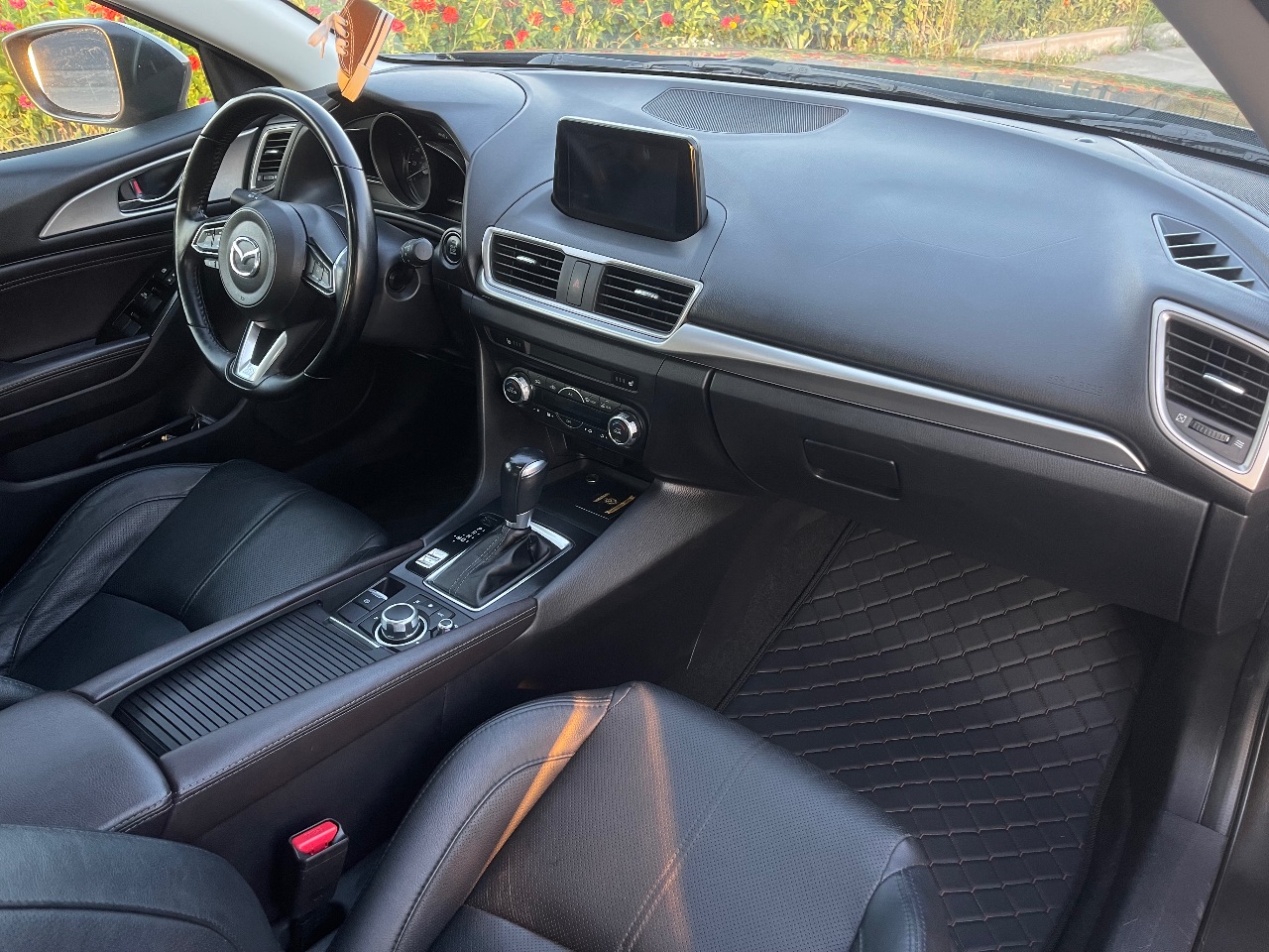 Mazda 3 - фото 8