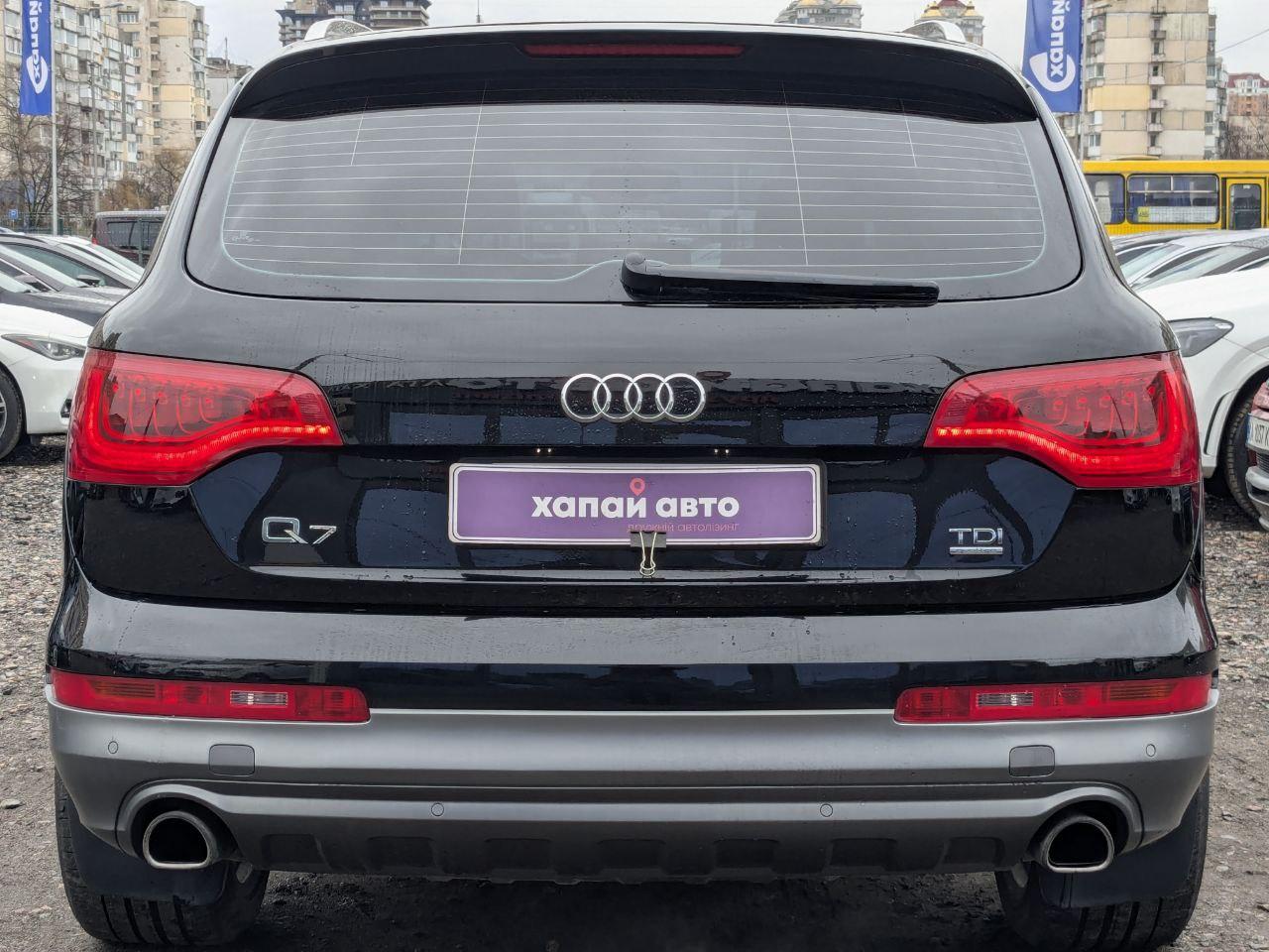 Audi Q7 - фото 13