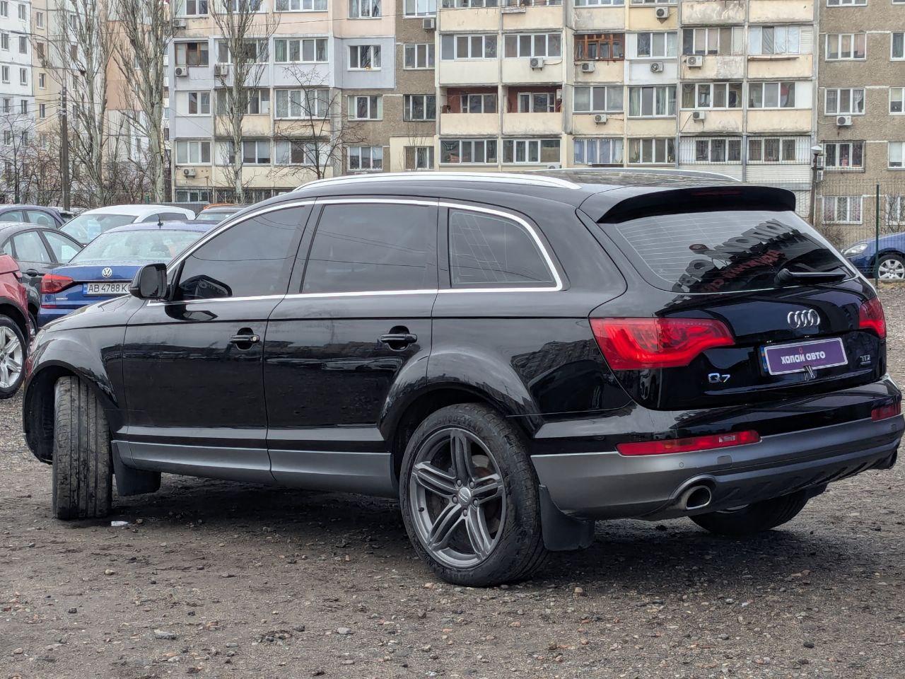 Audi Q7 - фото 14