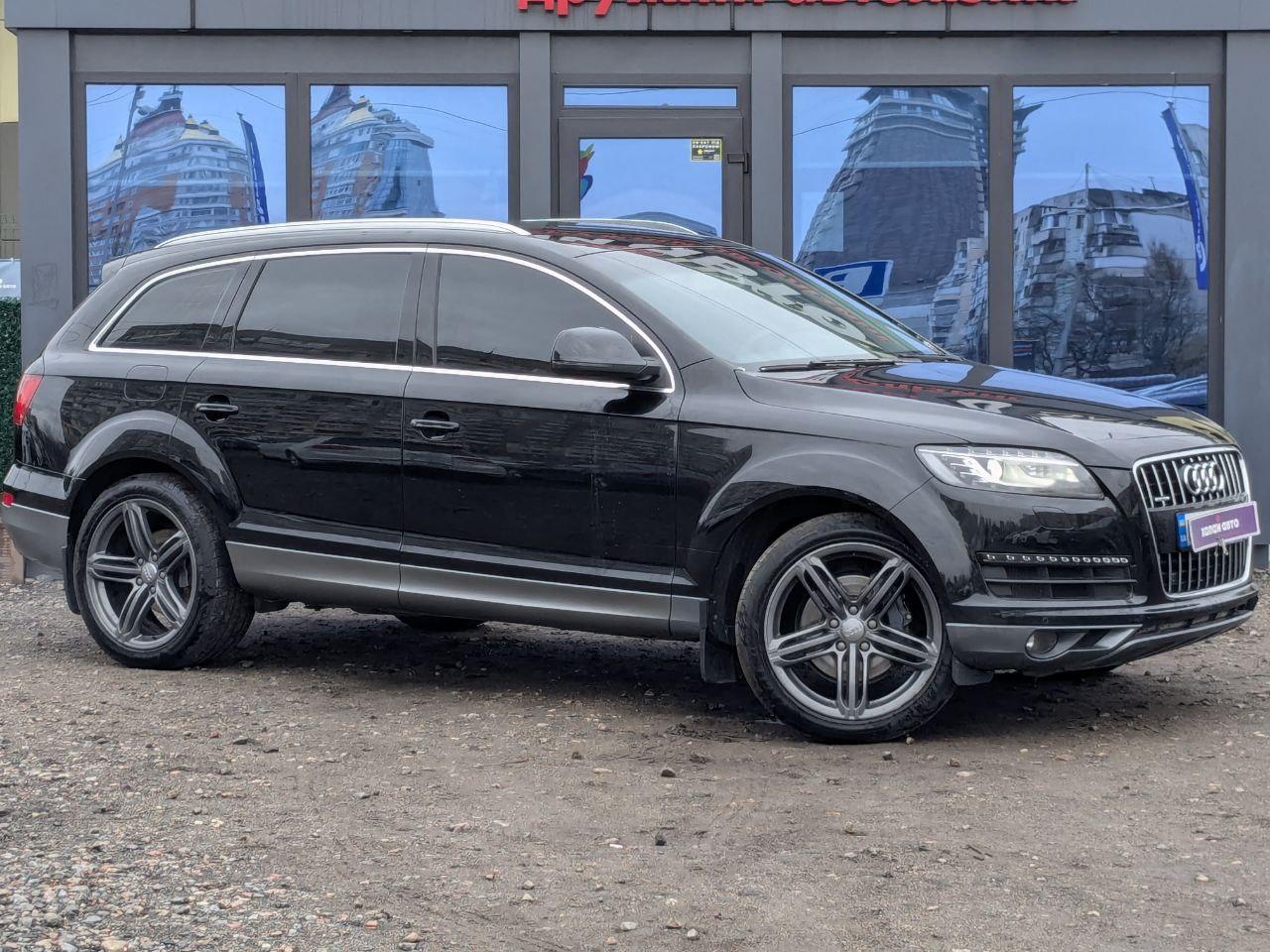 Audi Q7 - фото 25