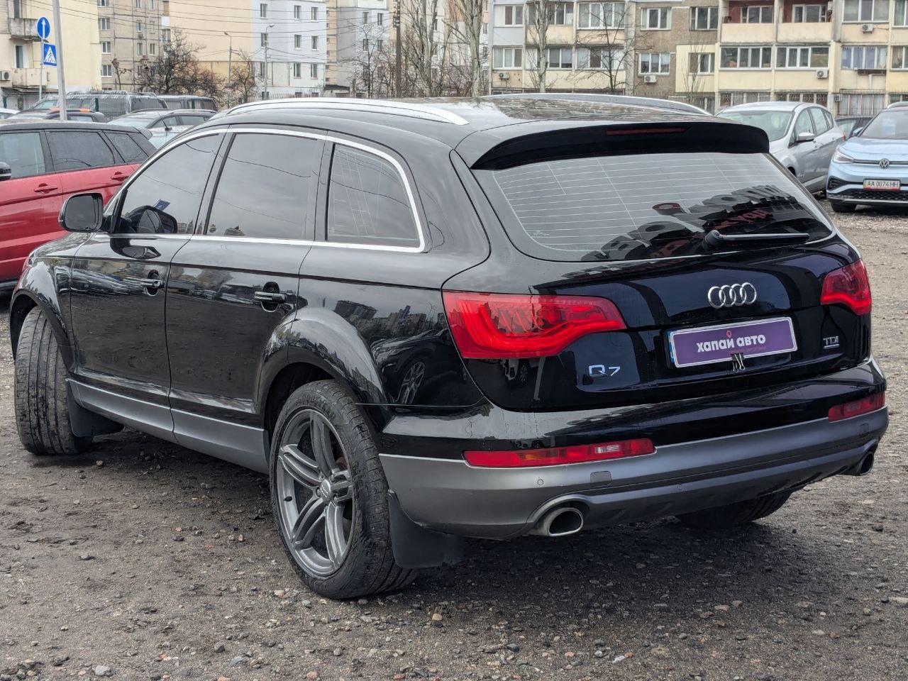 Audi Q7 - фото 11