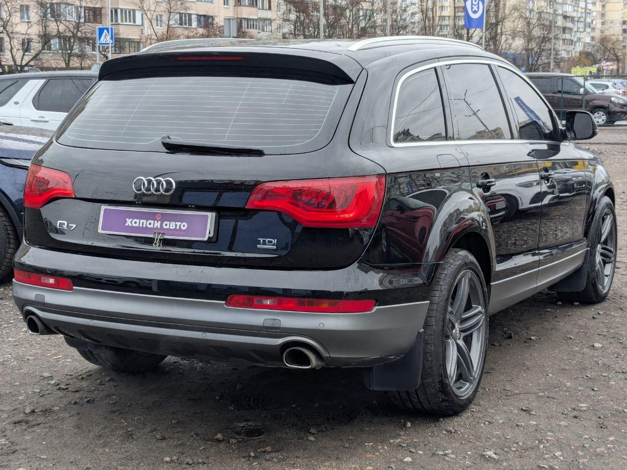 Audi Q7 - фото 21