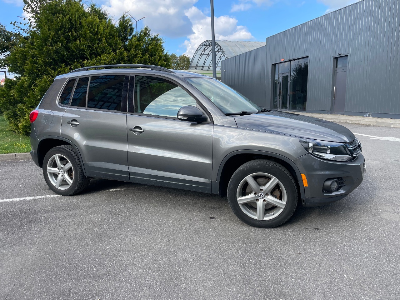 Volkswagen Tiguan - фото 2