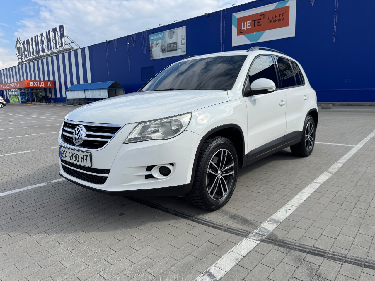Volkswagen Tiguan - фото 2