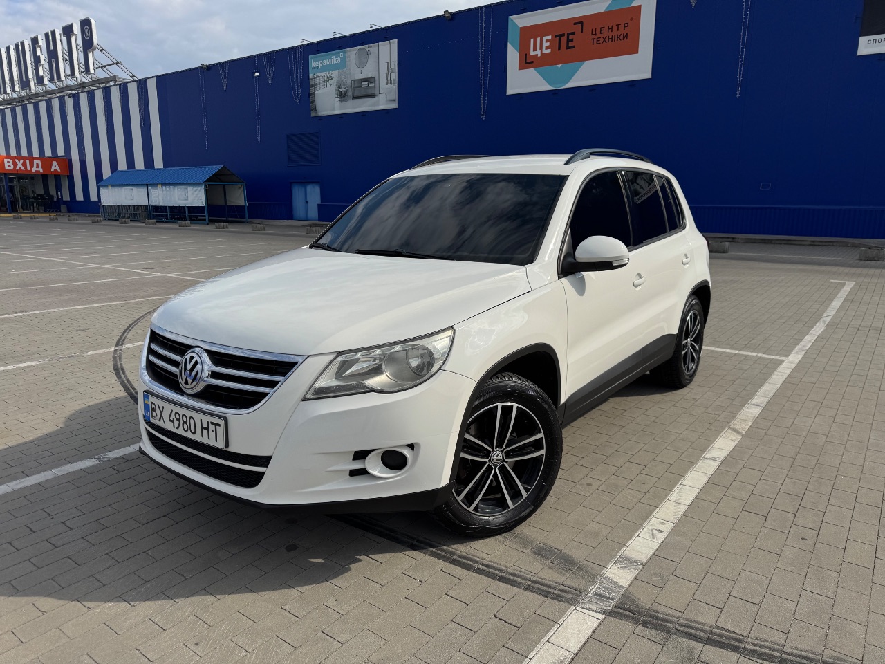 Volkswagen Tiguan - фото 1