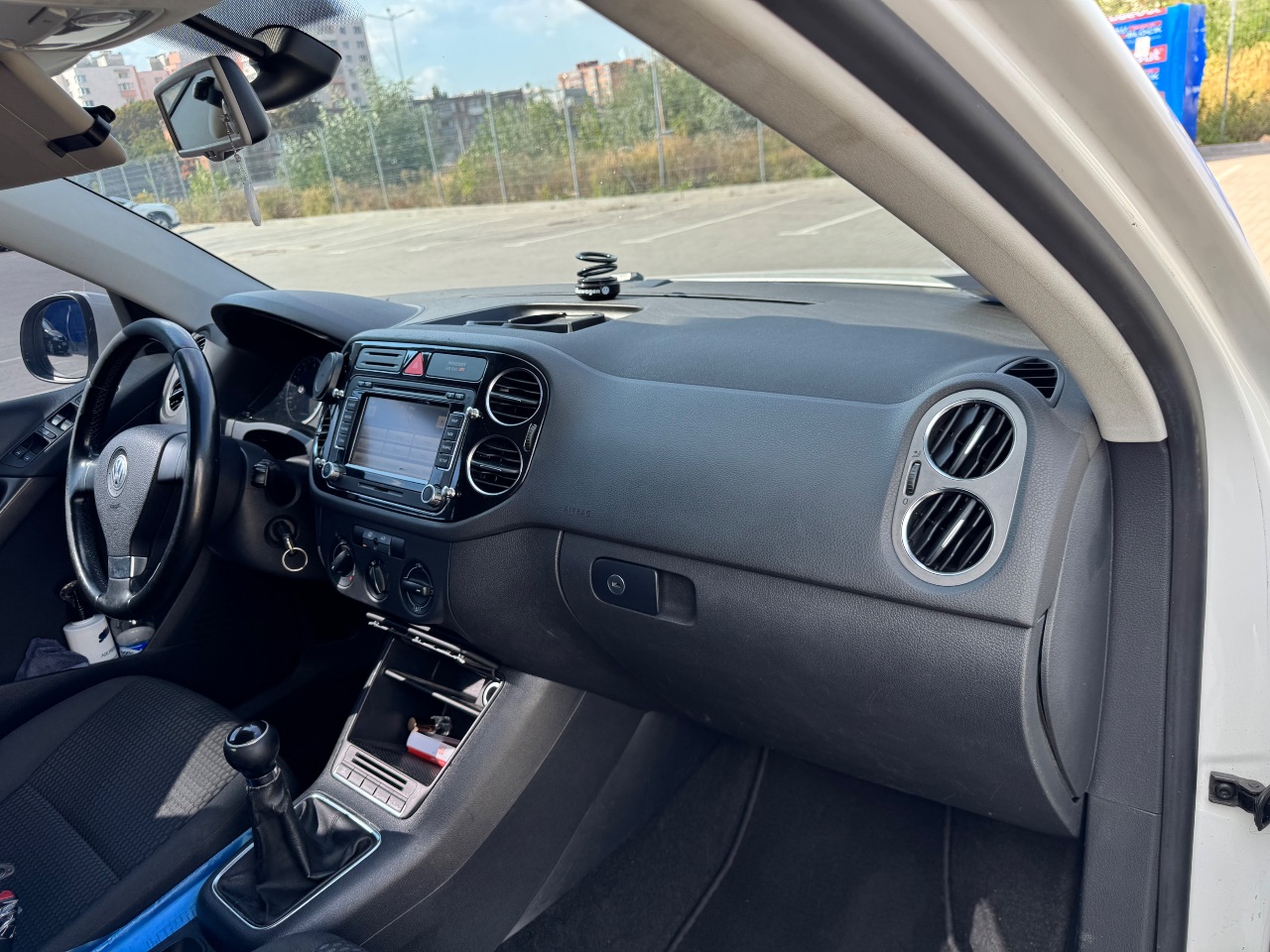 Volkswagen Tiguan - фото 12