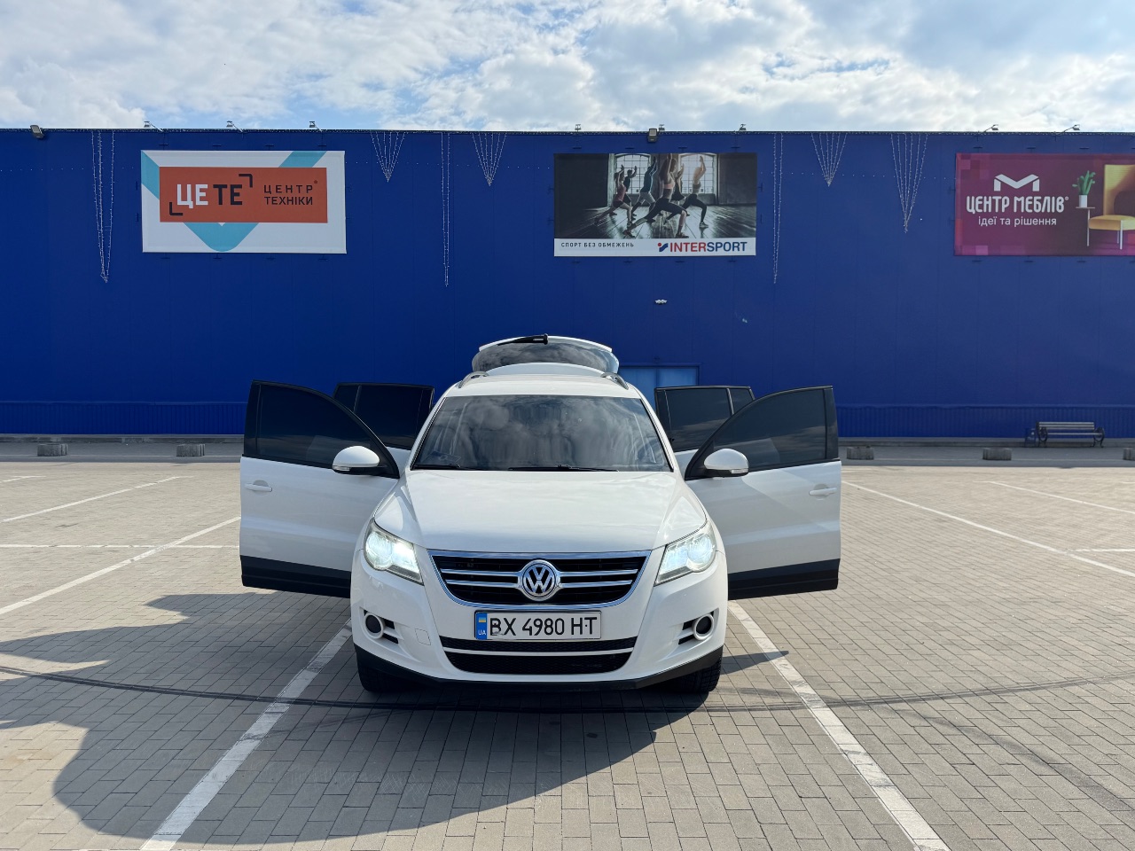 Volkswagen Tiguan - фото 8