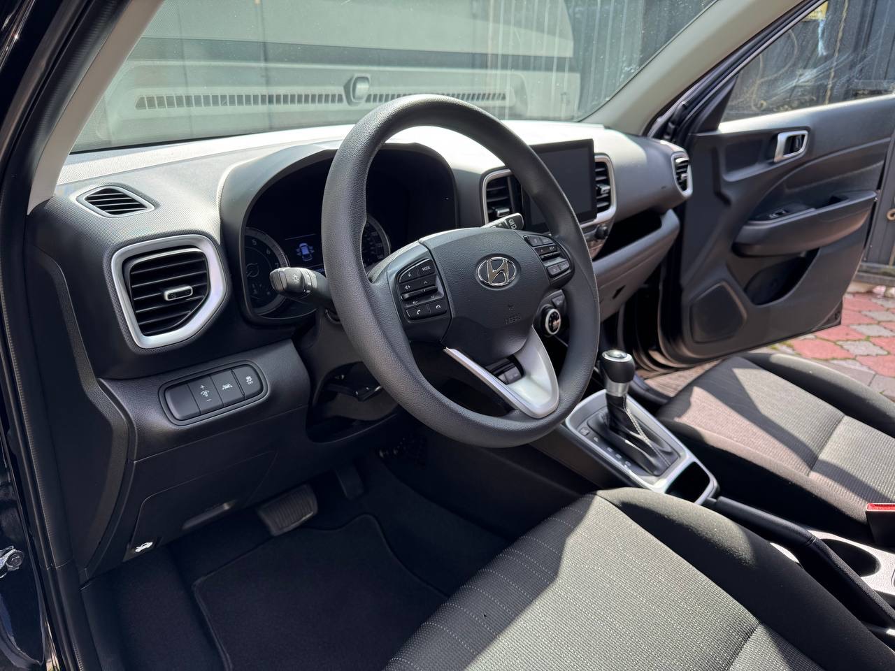 Hyundai Venue - фото 35