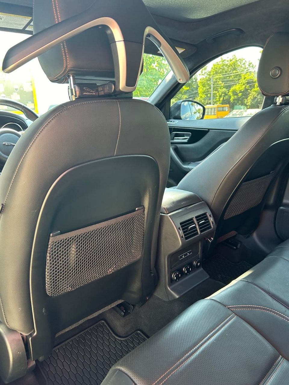 Jaguar F-Pace - фото 8