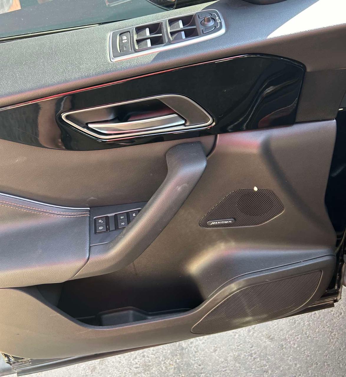 Jaguar F-Pace - фото 9