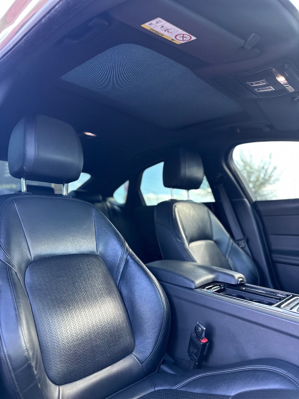 Jaguar XF - фото 10