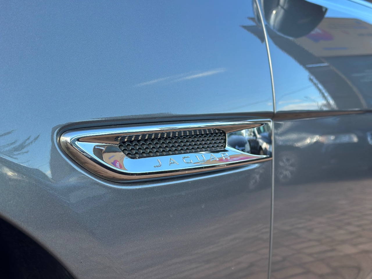 Jaguar XF - фото 7