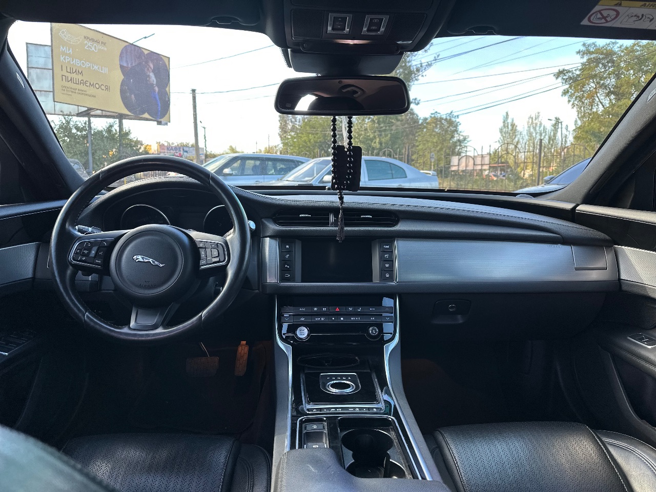 Jaguar XF - фото 14