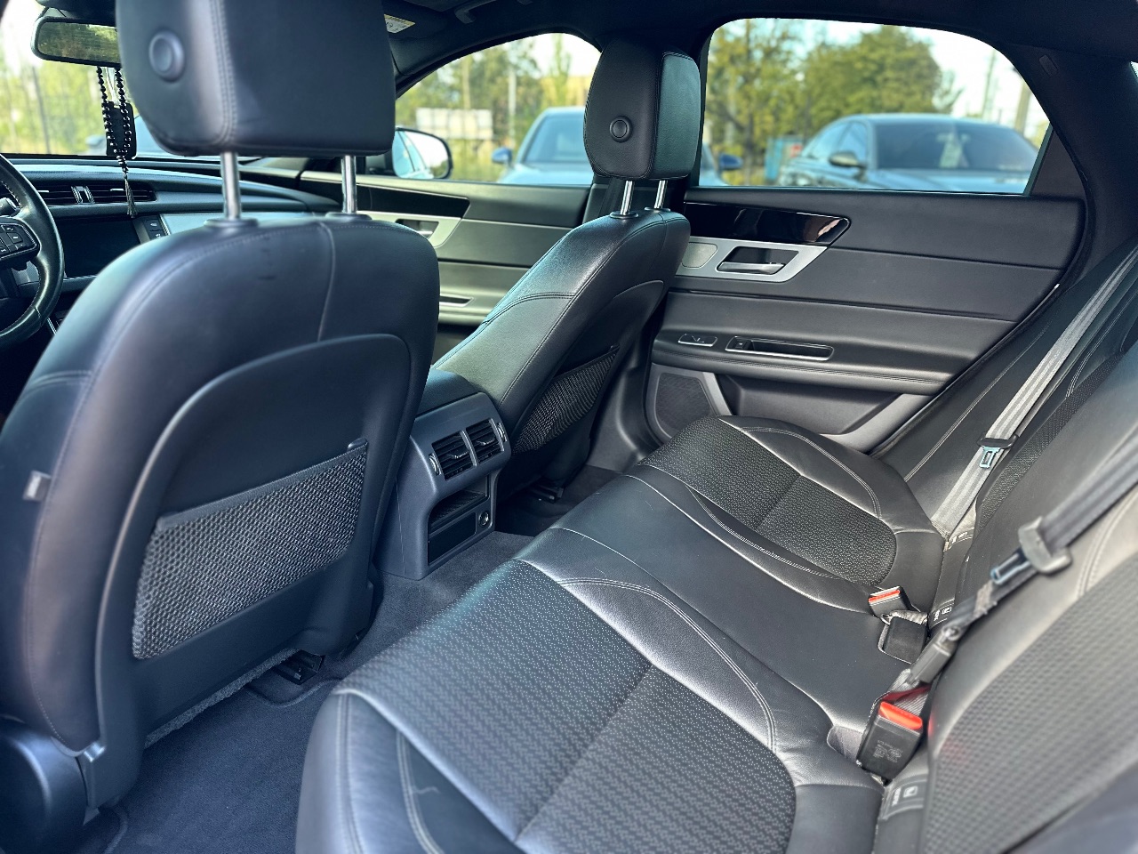 Jaguar XF - фото 13