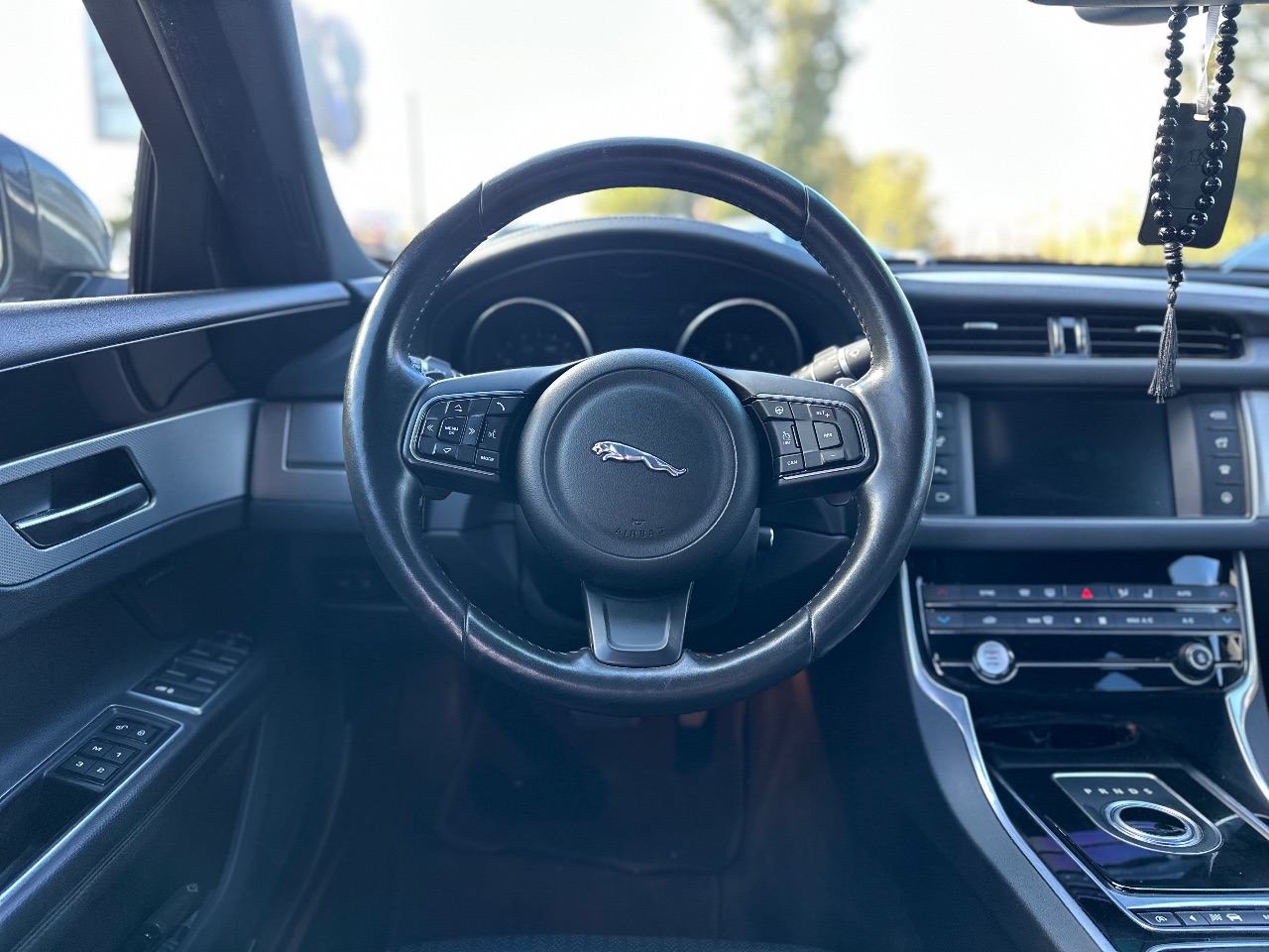 Jaguar XF - фото 15