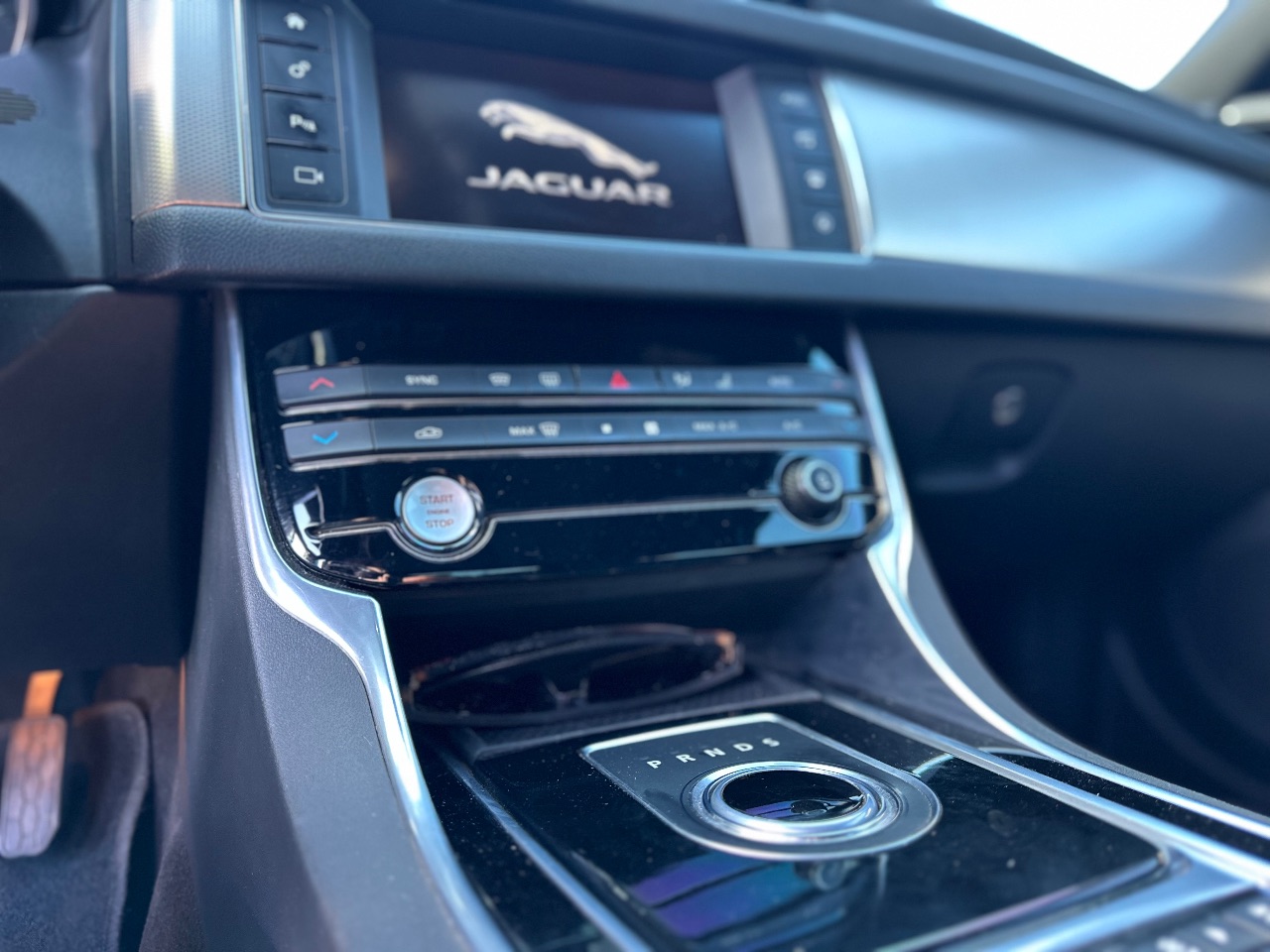 Jaguar XF - фото 17