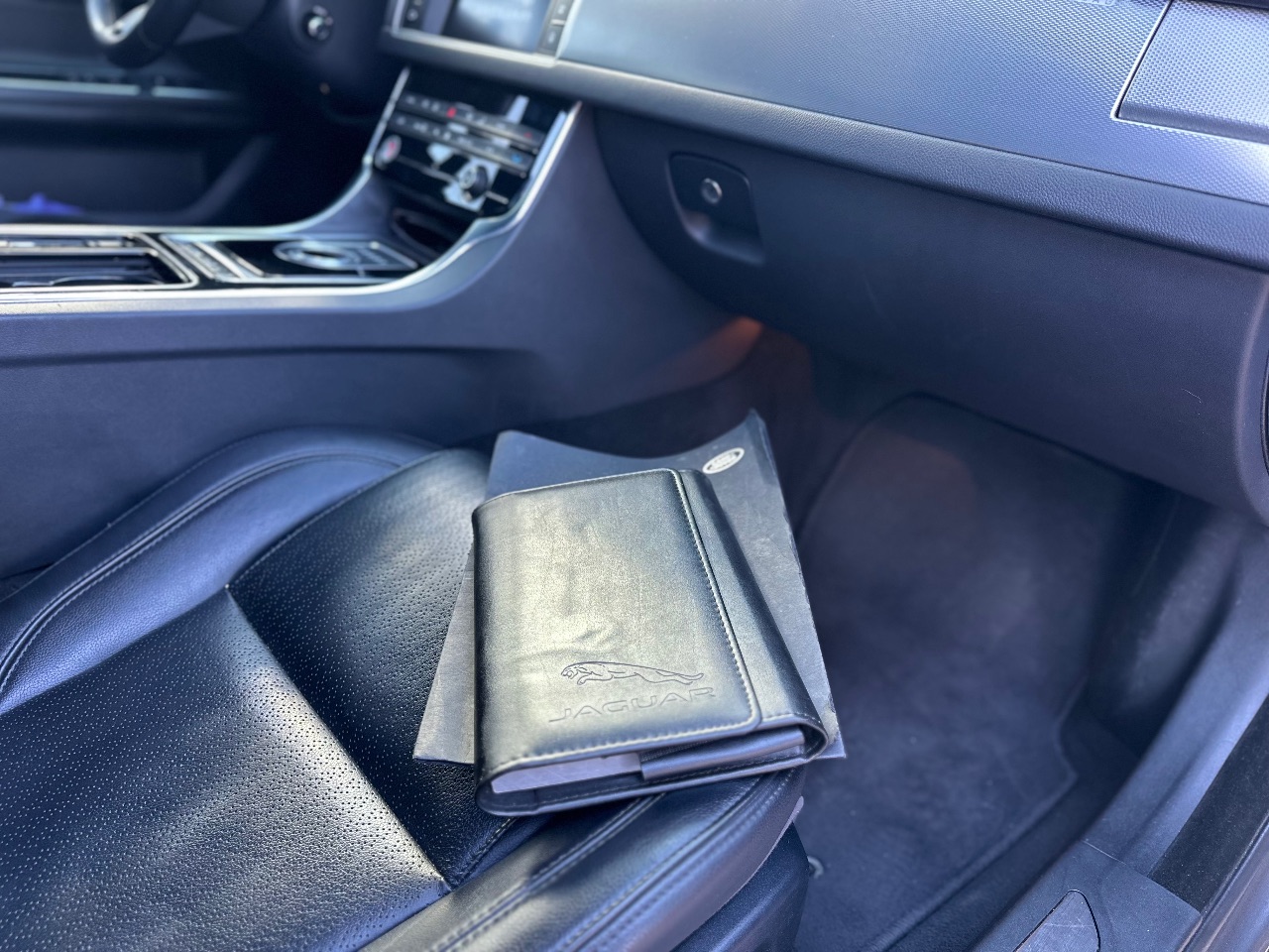 Jaguar XF - фото 18