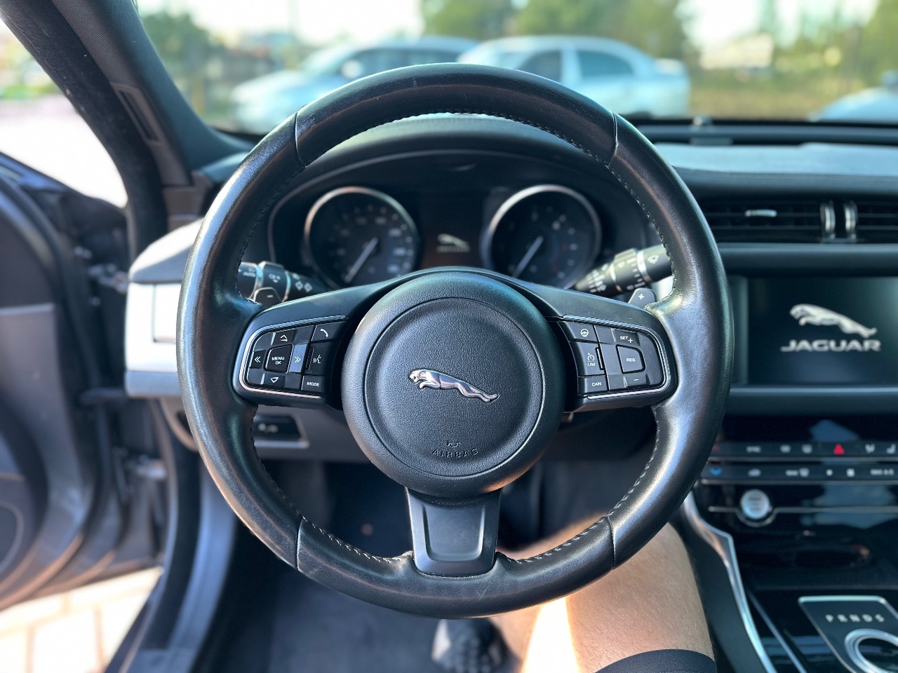 Jaguar XF - фото 16