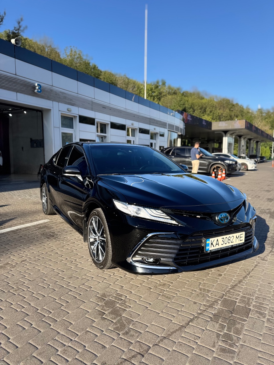 Toyota Camry - фото 1