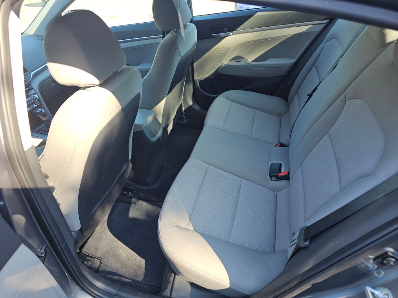 Hyundai Elantra - фото 11