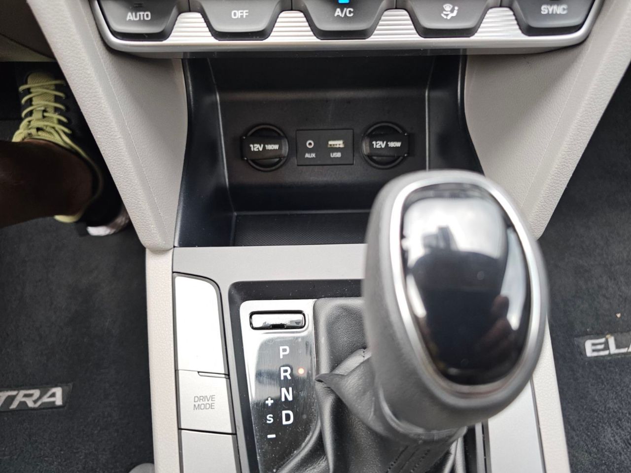 Hyundai Elantra - фото 13