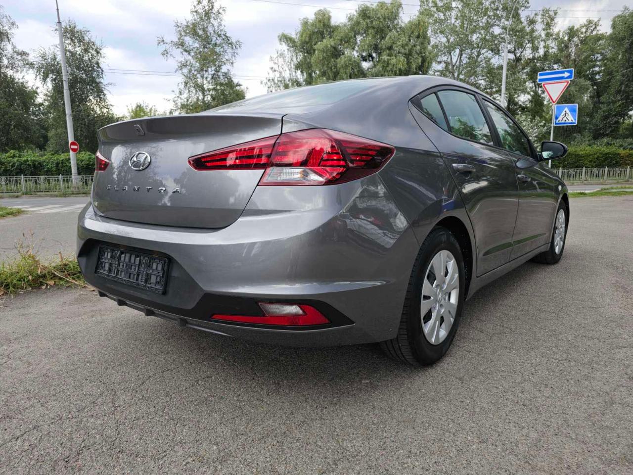 Hyundai Elantra - фото 6