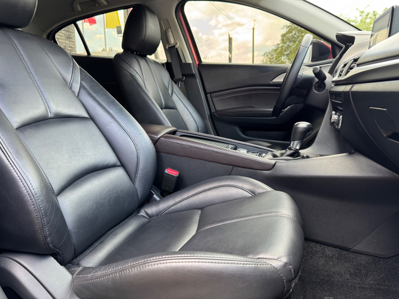 Mazda 3 - фото 13