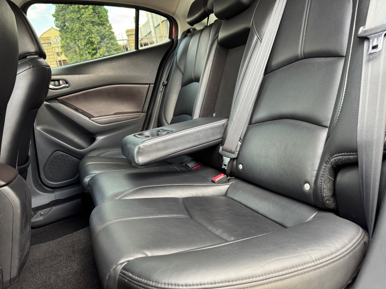 Mazda 3 - фото 12