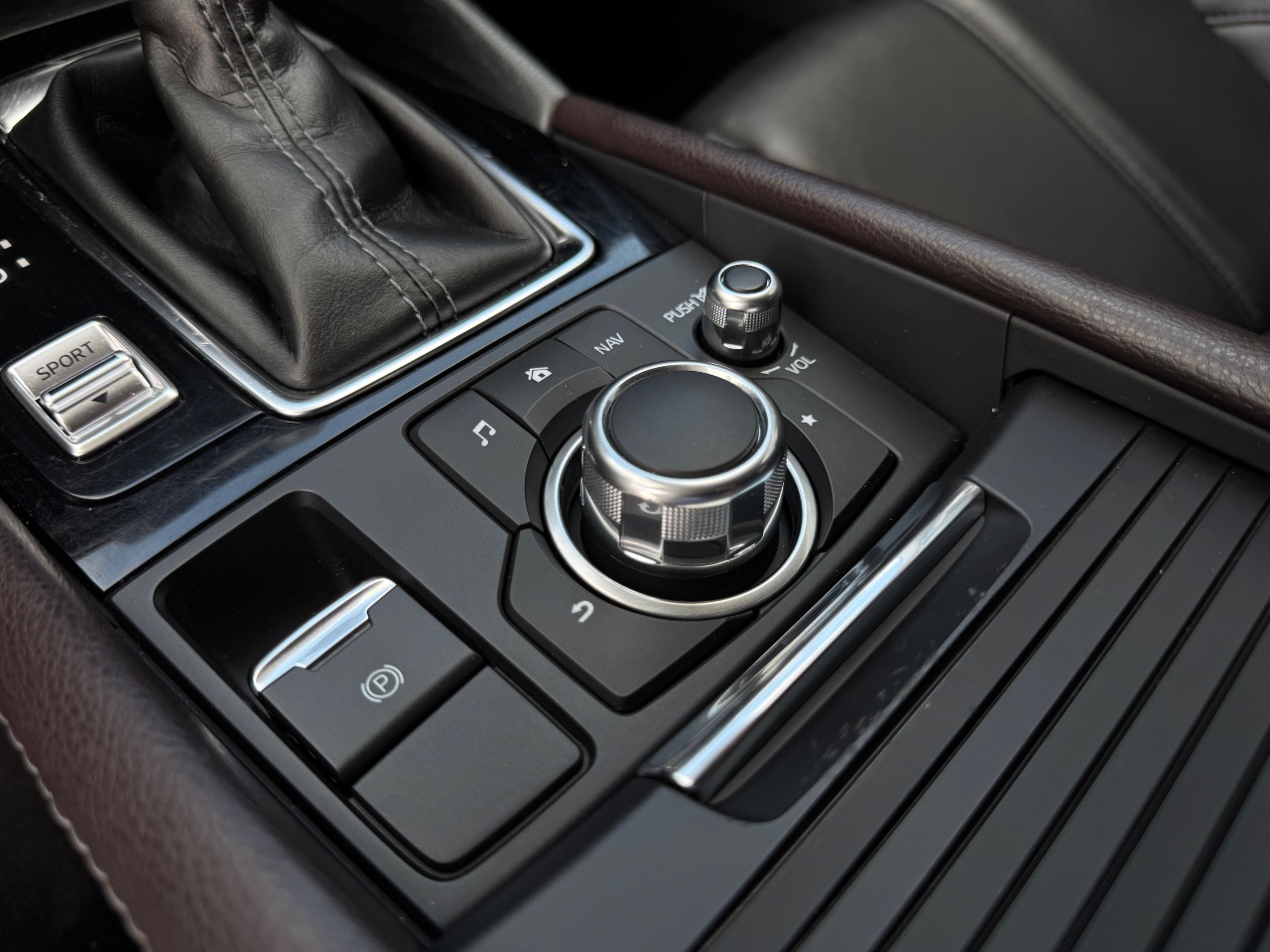 Mazda 3 - фото 15