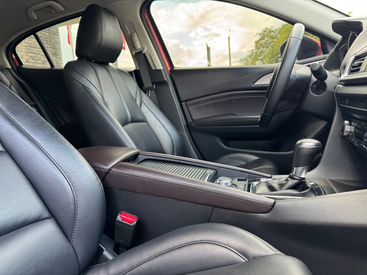 Mazda 3 - фото 14