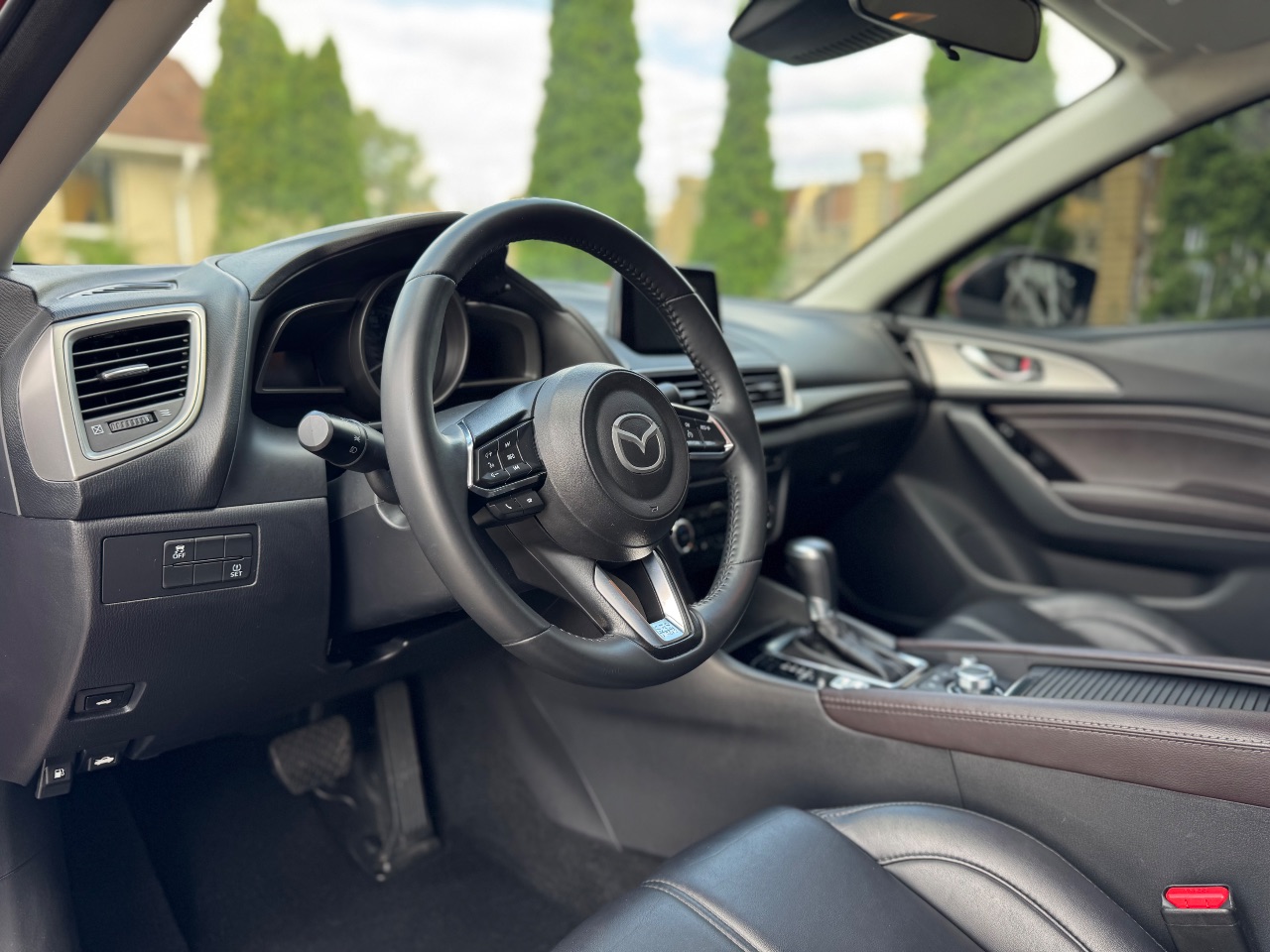 Mazda 3 - фото 10